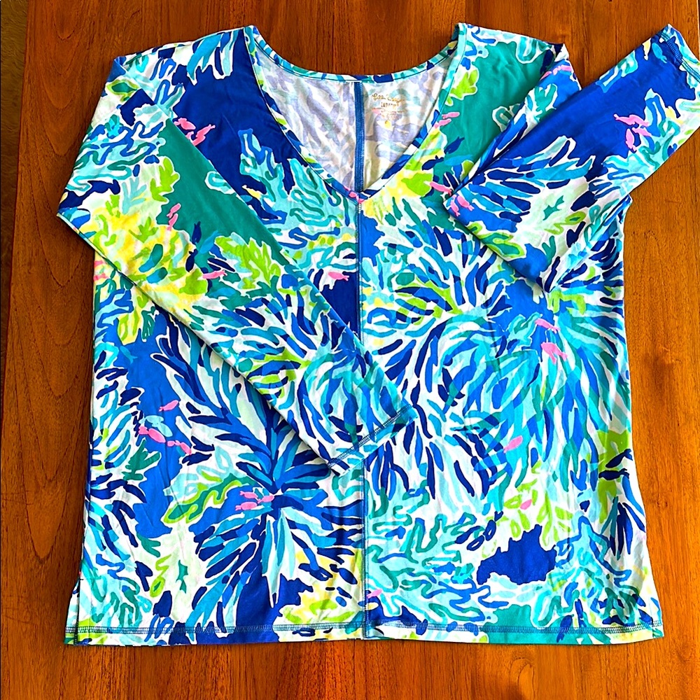 Lilly Pulitzer Luxletic Long Sleeved V-Neck Tee. Size XL.